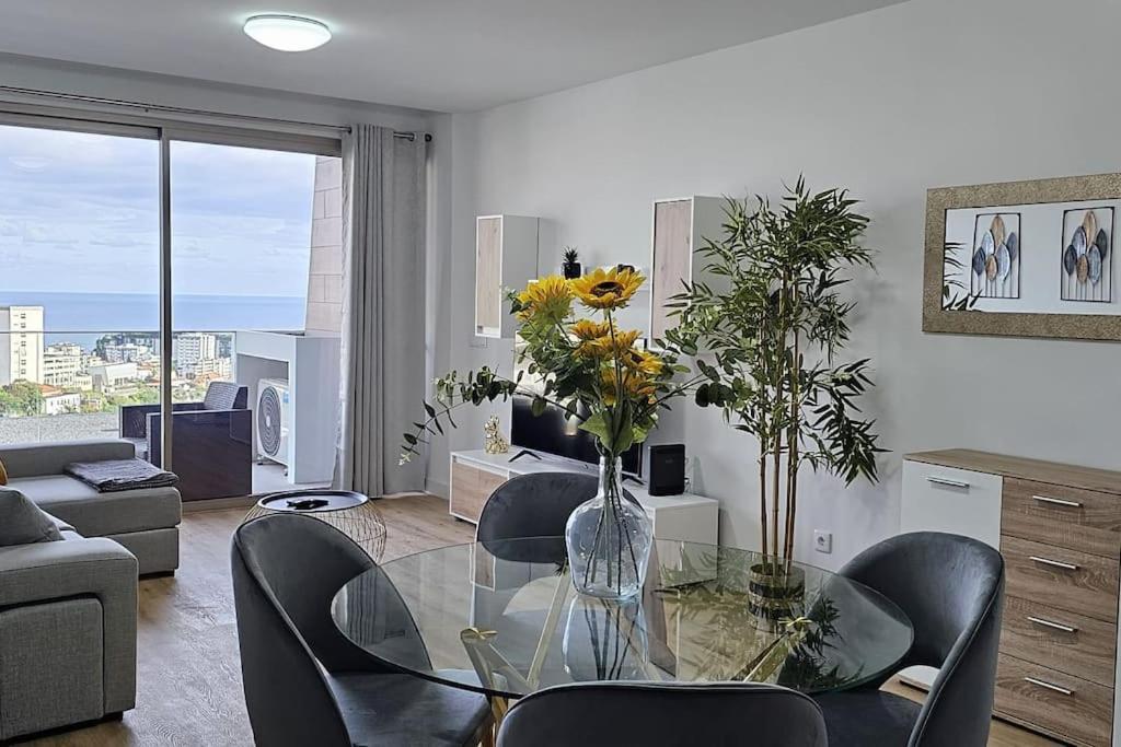 Vista Mar - Ac, Parking And Pool Appartement Funchal  Buitenkant foto