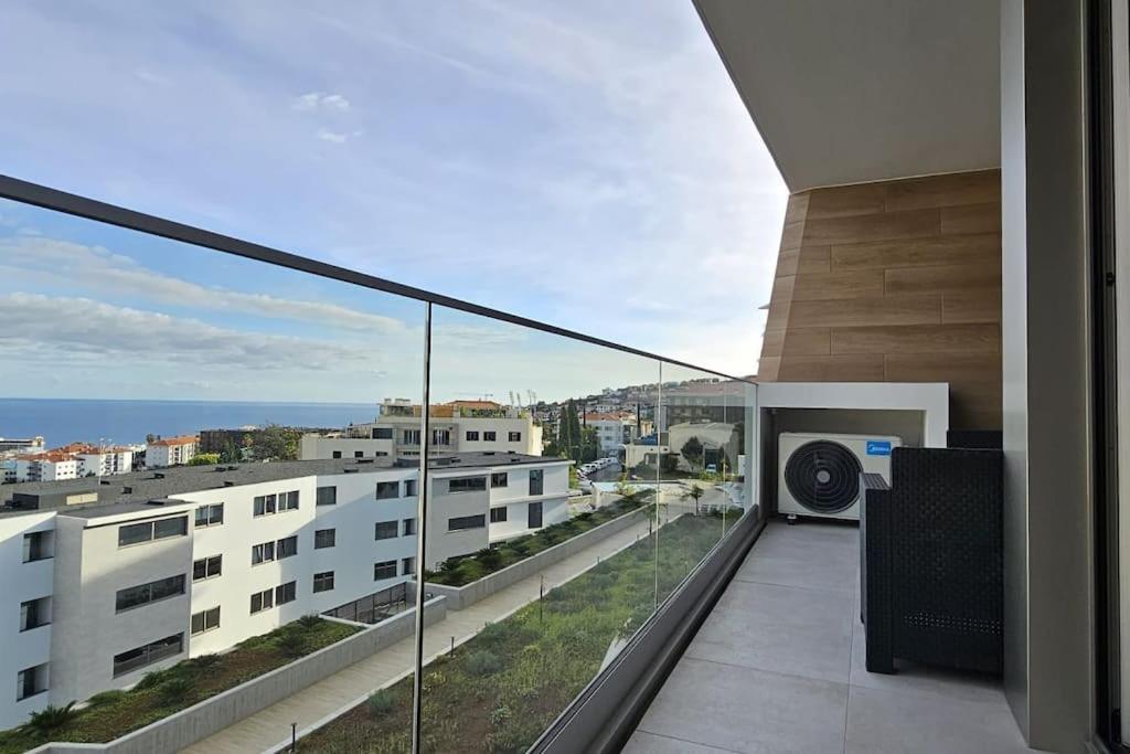 Vista Mar - Ac, Parking And Pool Appartement Funchal  Buitenkant foto