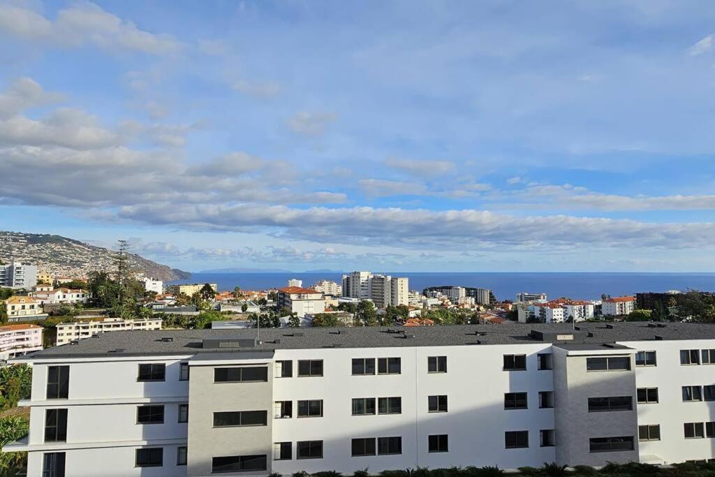 Vista Mar - Ac, Parking And Pool Appartement Funchal  Buitenkant foto